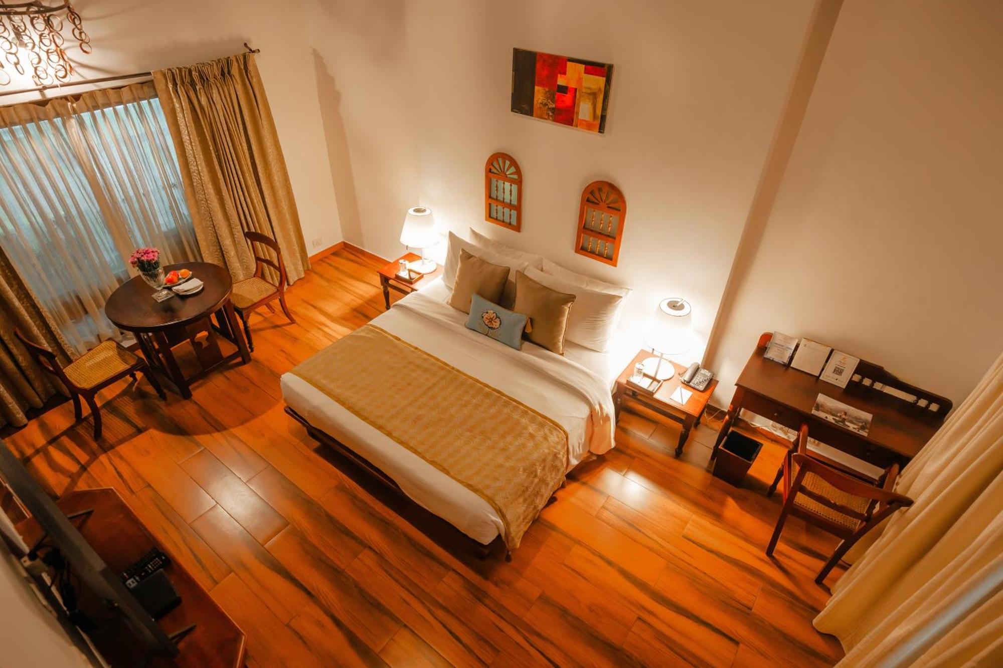 The Leela Ashtamudi, A Raviz Hotel Коллам Екстер'єр фото A room at the hotel