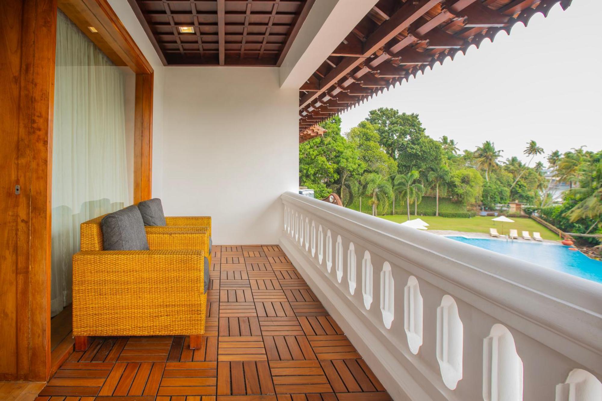 The Leela Ashtamudi, A Raviz Hotel Коллам Екстер'єр фото A balcony
