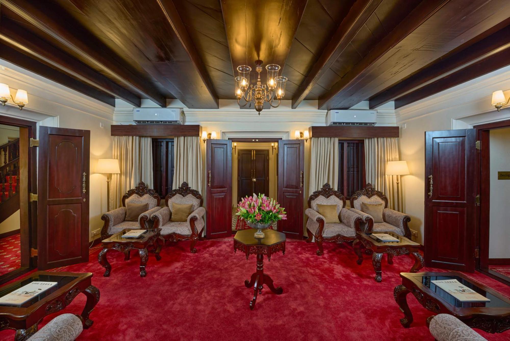 The Leela Ashtamudi, A Raviz Hotel Коллам Екстер'єр фото The interior of the Presidential Suite
